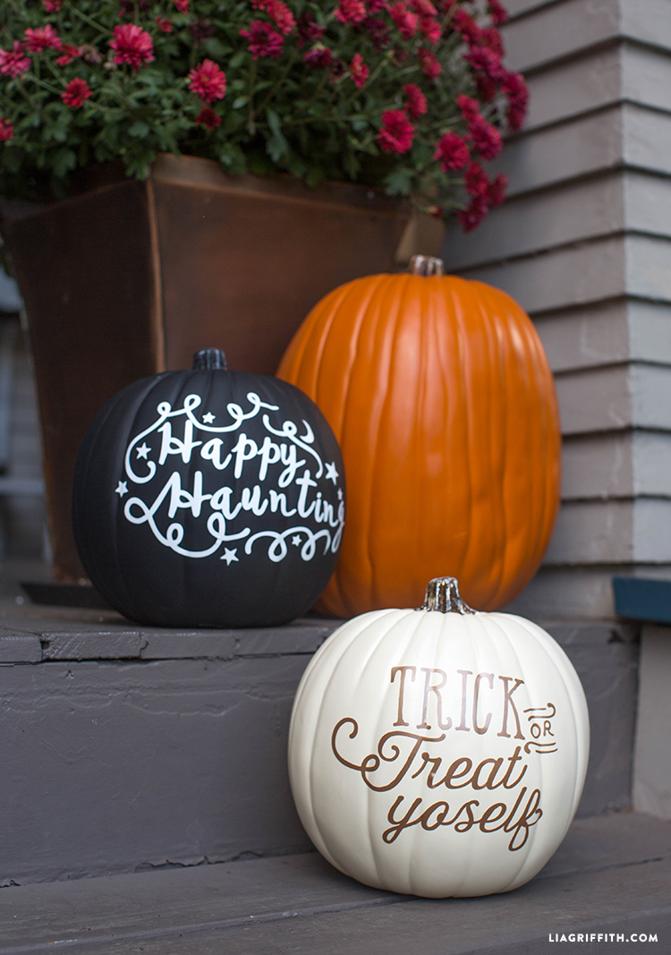 5 Vinyl Halloween Decorations You Need For Your Home